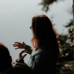 《絶対に教科書に載ってない英語フレーズ》言いづらい事をこっそり伝える編